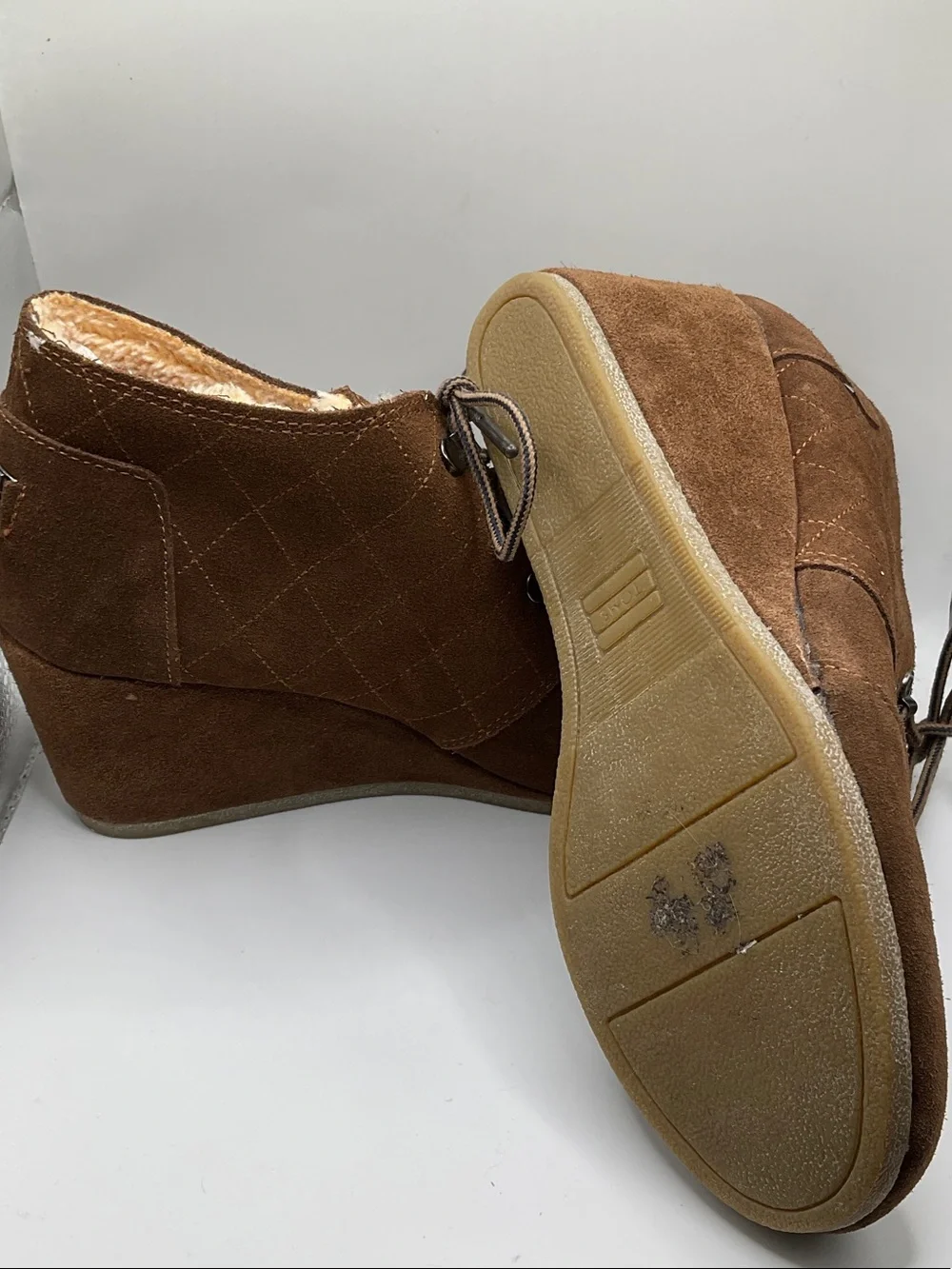 Toms Brown like new Suede Lace-Up Shearling Ankle Booties, size 8.5